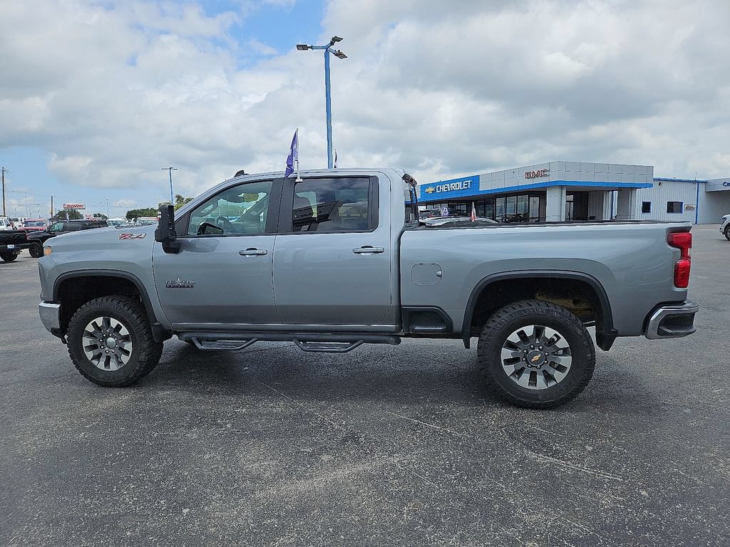 Used 2025 Chevrolet Silverado 2500 LT w/ Texas Edition AWD/4WD image 3