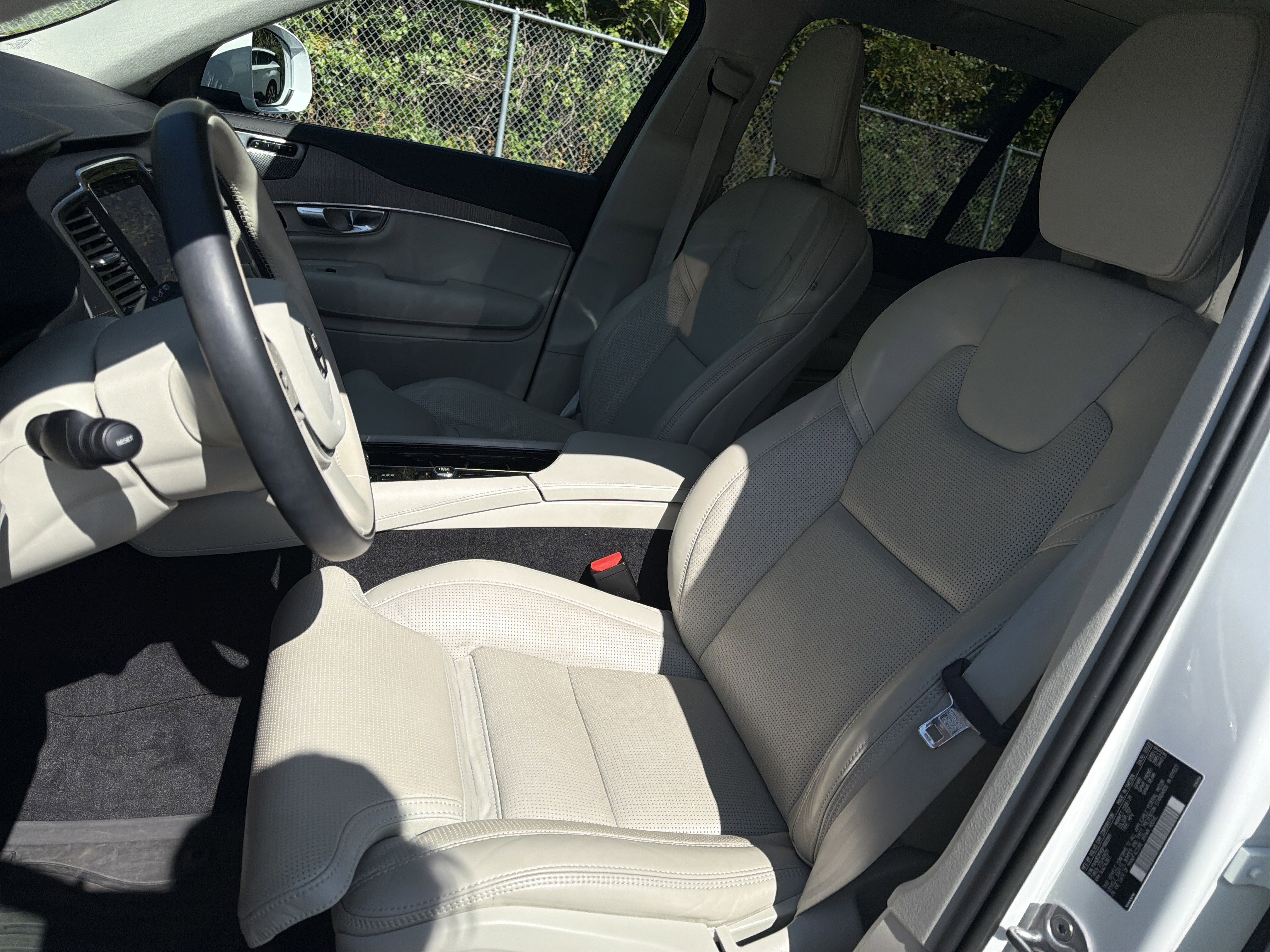 Certified 2023 Volvo XC90 B6 Ultimate image 16