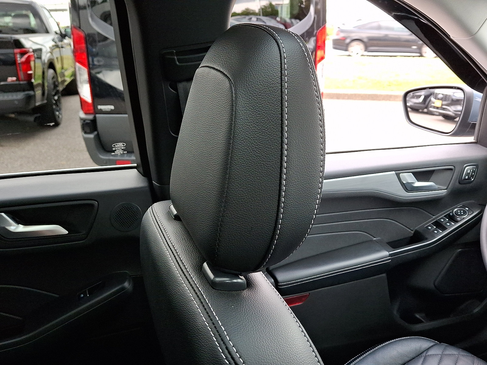 Used 2023 Ford Escape SE w/ PHEV Premium Package FWD image 13