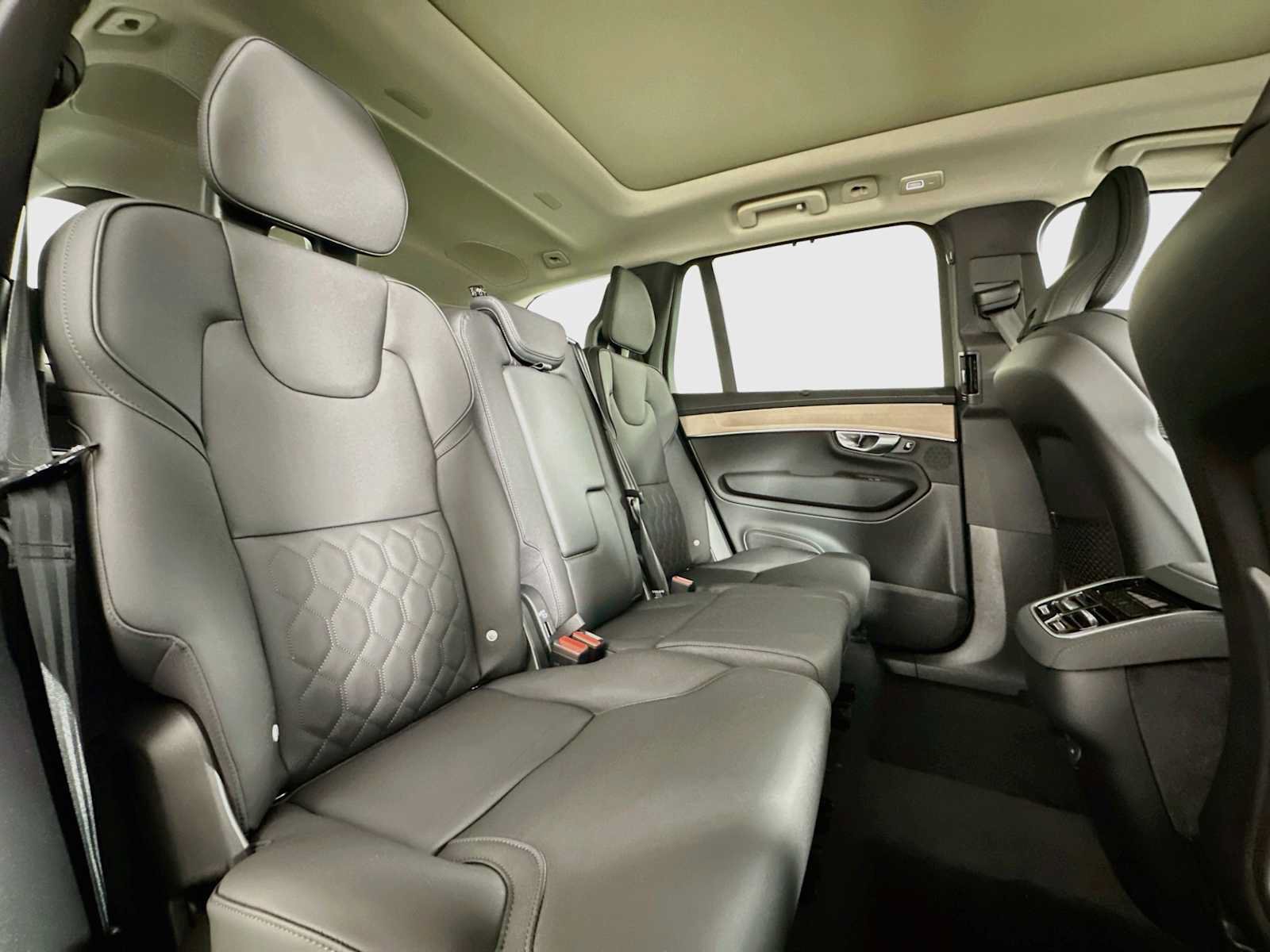 New 2027 Volvo XC90 B5 Plus AWD/4WD image 26