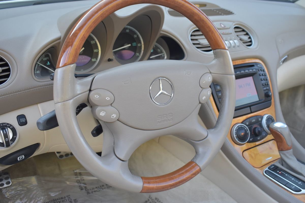 Used 2004 Mercedes-Benz SL 500 w/ Comfort Pkg image 31