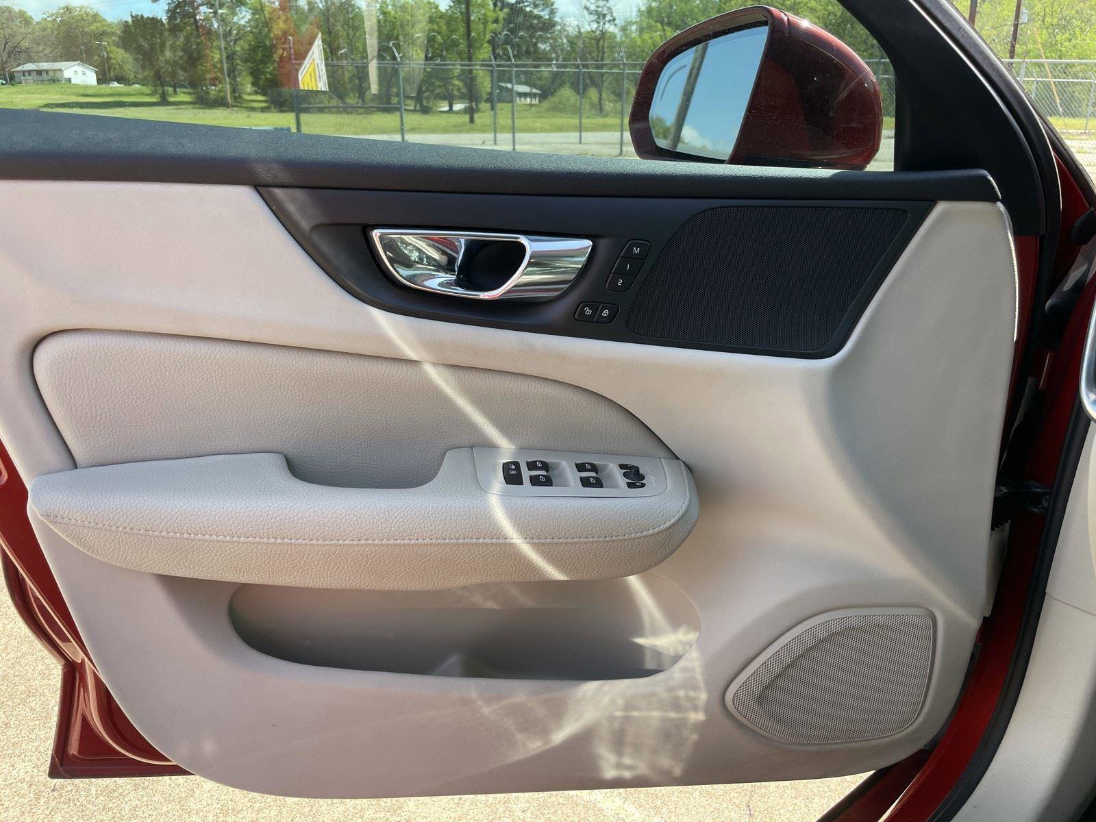 Used 2020 Volvo S60 T6 Momentum image 33