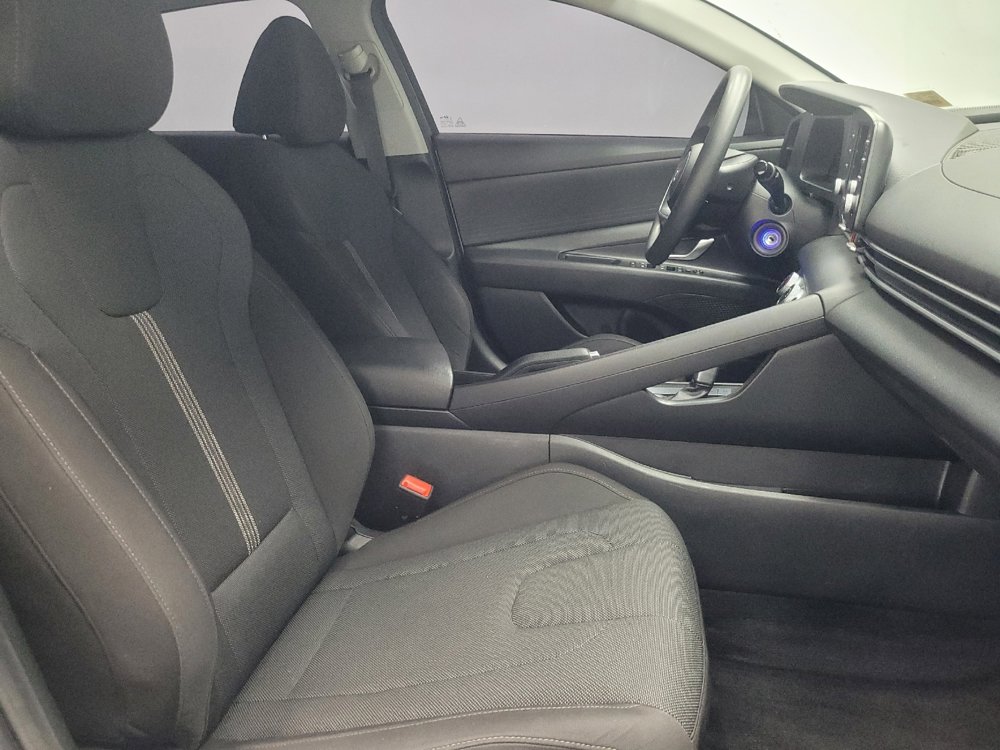 Used 2025 Hyundai Elantra SE image 21