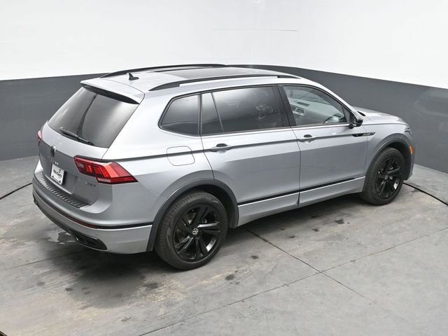 Used 2023 Volkswagen Tiguan SE R-Line AWD/4WD image 40
