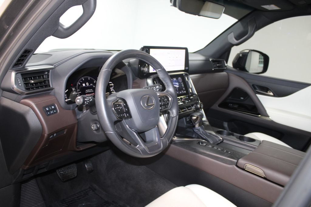 Used 2024 Lexus LX 600 4WD w/ Luxury Package image 23