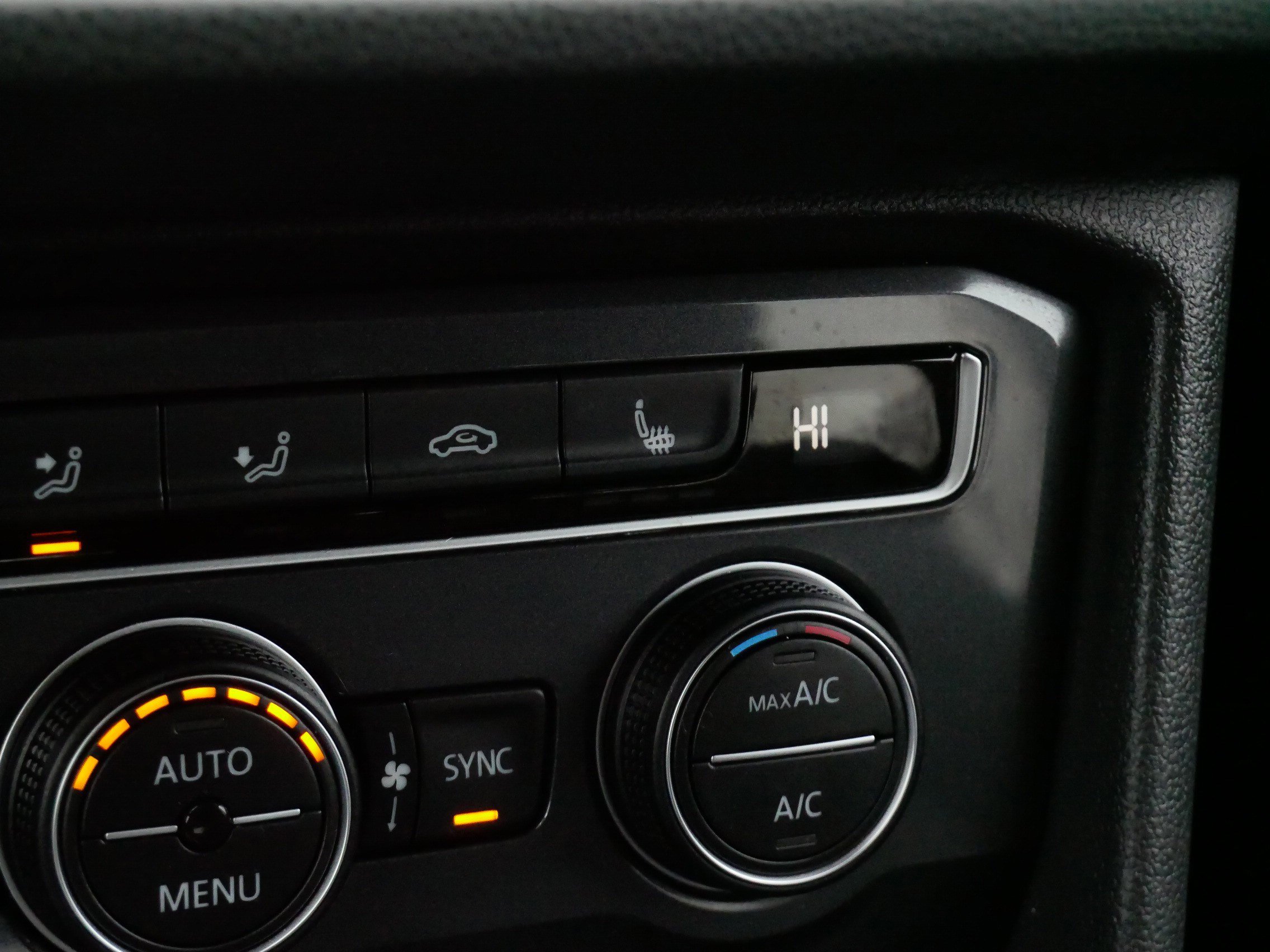 Certified 2020 Volkswagen Tiguan SE w/ Panoramic Sunroof Package image 28