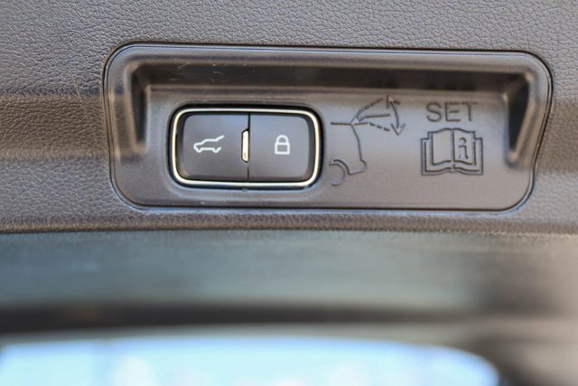 Used 2022 Ford Explorer XLT image 9