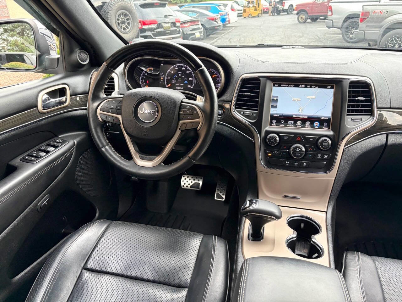 Used 2015 Jeep Grand Cherokee Overland AWD/4WD image 5