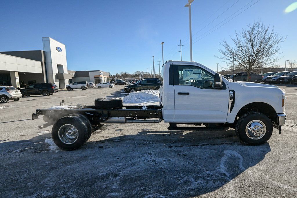 New 2026 Ford F350 XL w/ XL Chrome Package AWD/4WD image 3