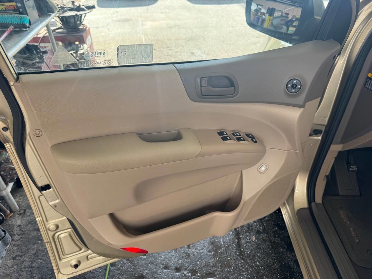 Used 2010 Kia Sedona LX w/ PWR Pkg image 21