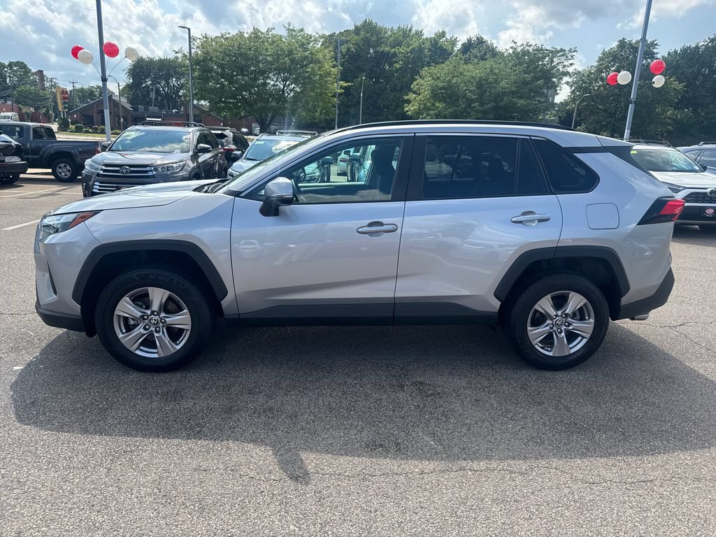 Used 2025 Toyota RAV4 XLE AWD/4WD image 4