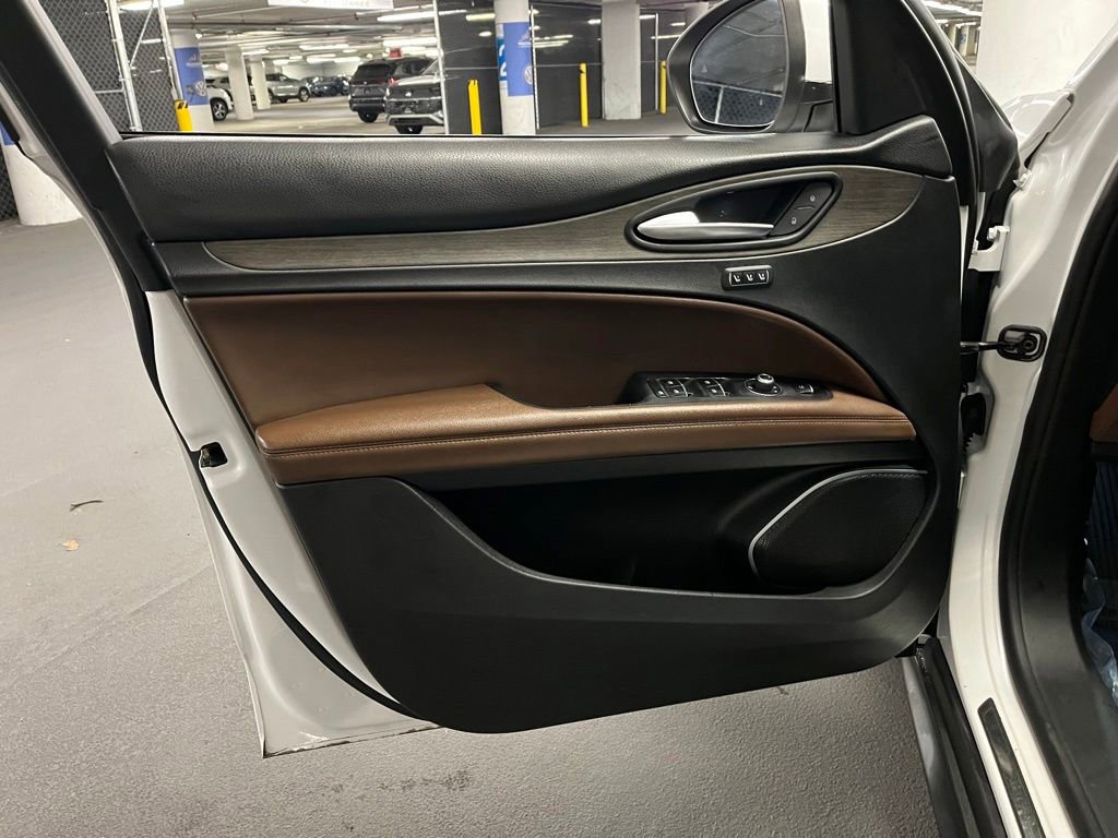 Used 2018 Alfa Romeo Stelvio Ti AWD/4WD image 18