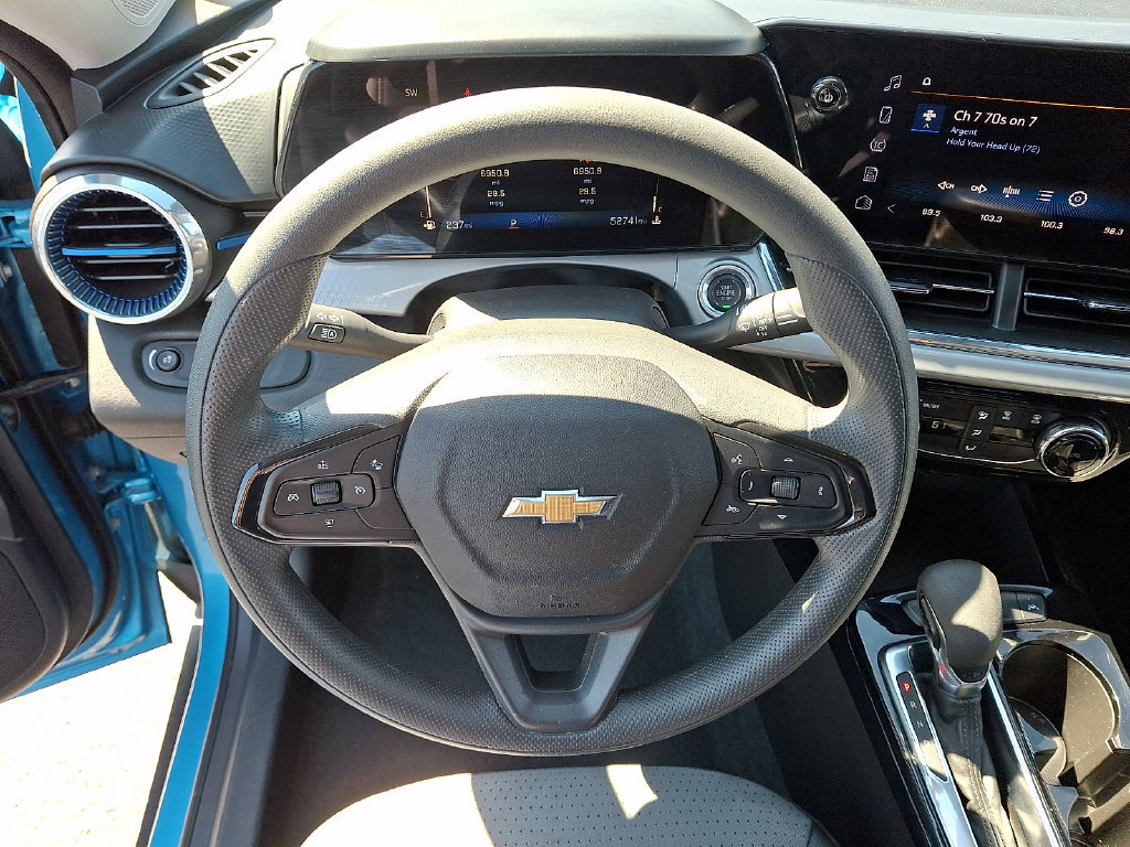 Used 2025 Chevrolet Trax LT FWD image 18