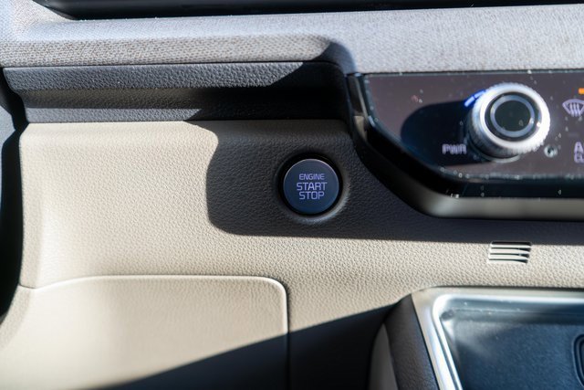 Used 2025 Kia Carnival EX image 37