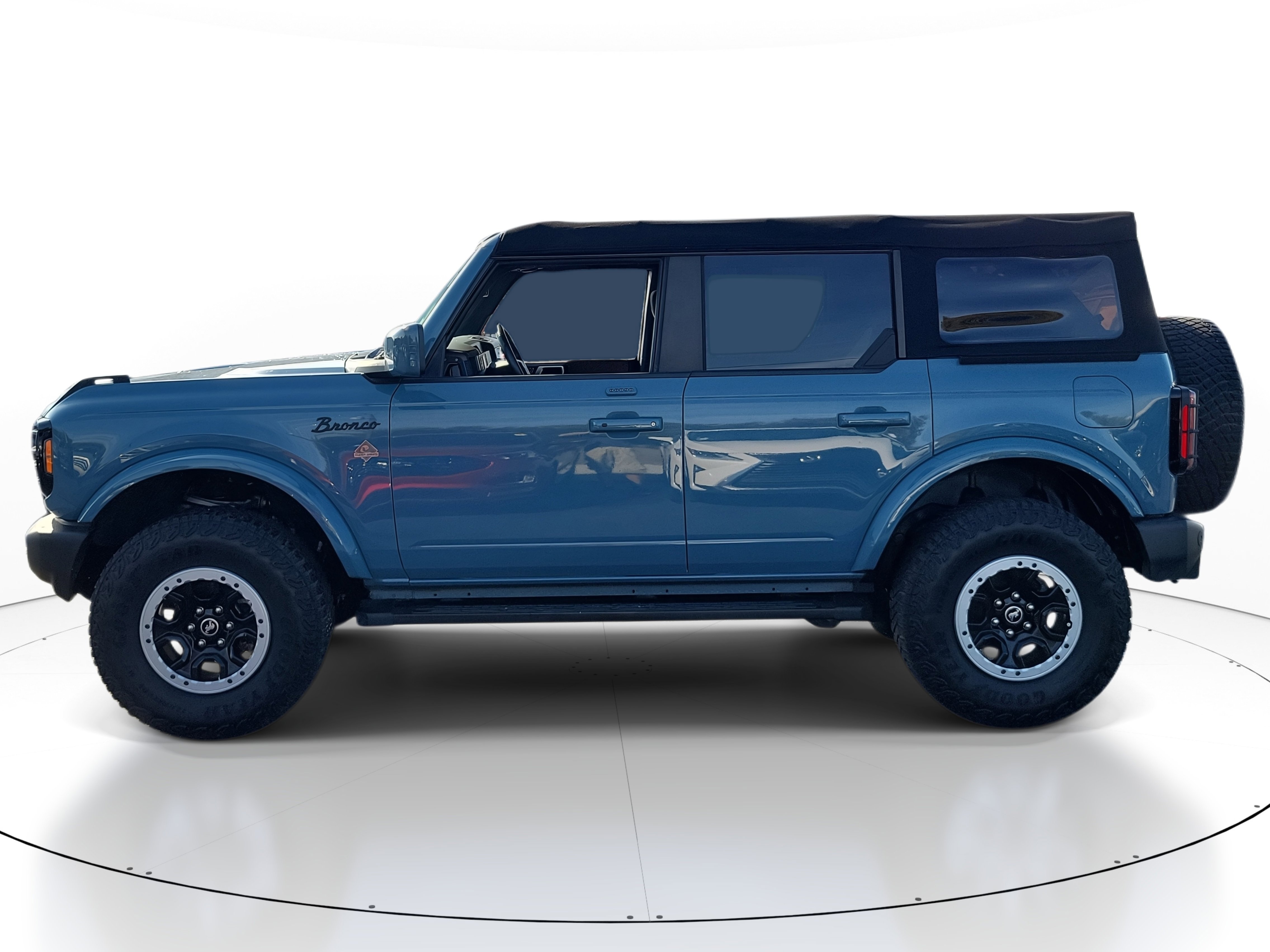 Used 2023 Ford Bronco Outer Banks image 3