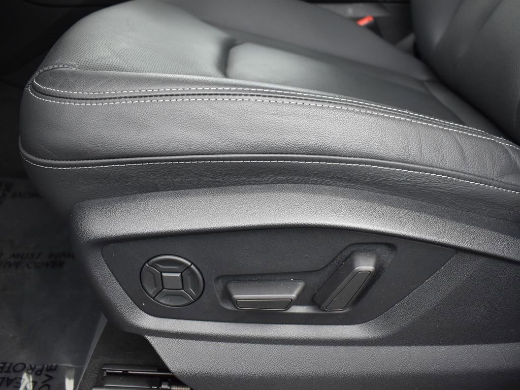 Used 2023 Audi Q8 Premium Plus image 11