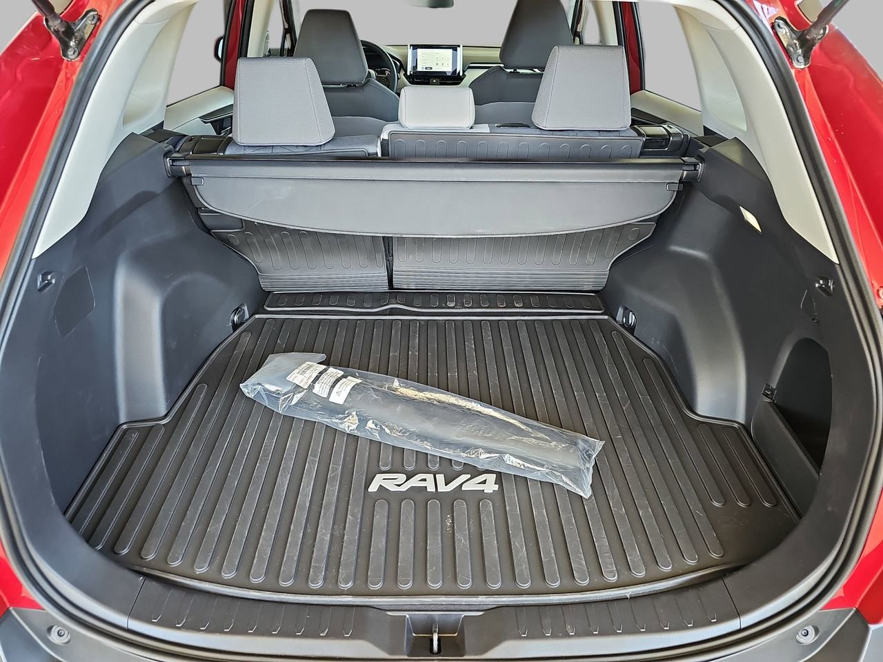 Used 2025 Toyota RAV4 XLE w/ Weather Package image 15