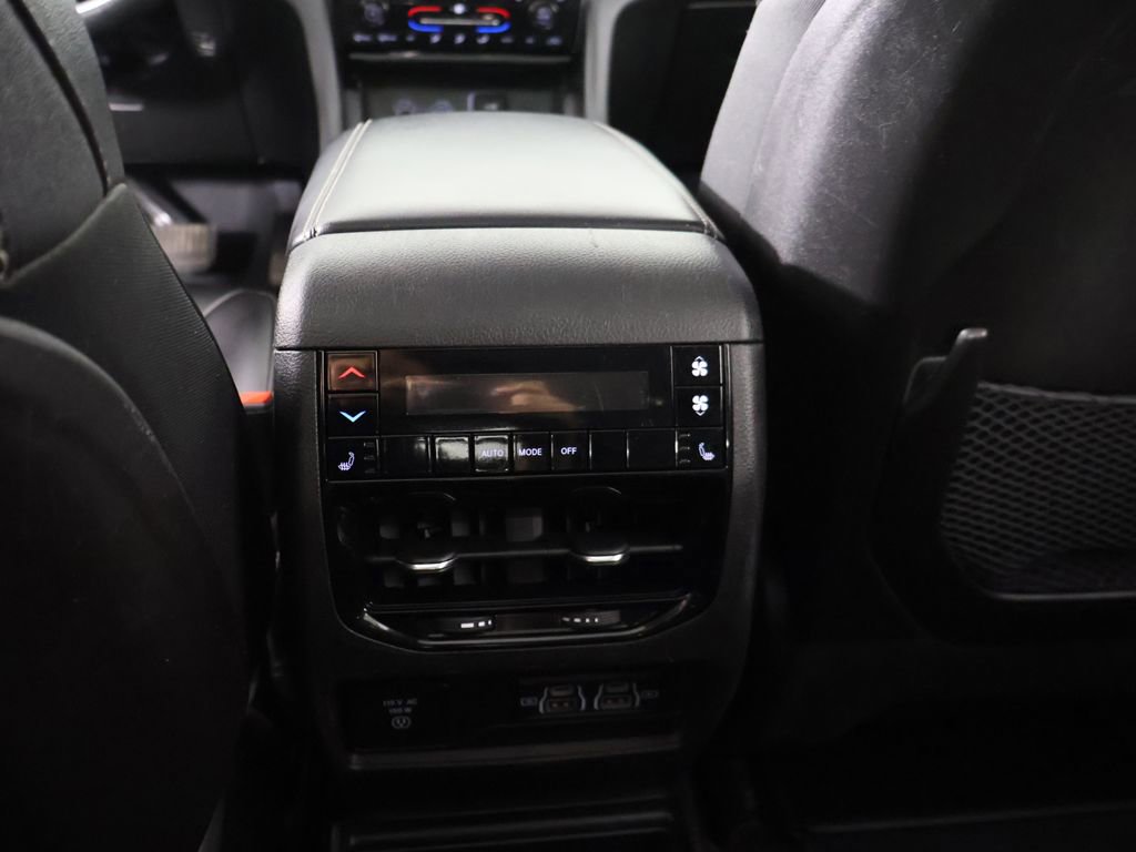 Used 2023 Jeep Grand Cherokee L Limited AWD/4WD image 61