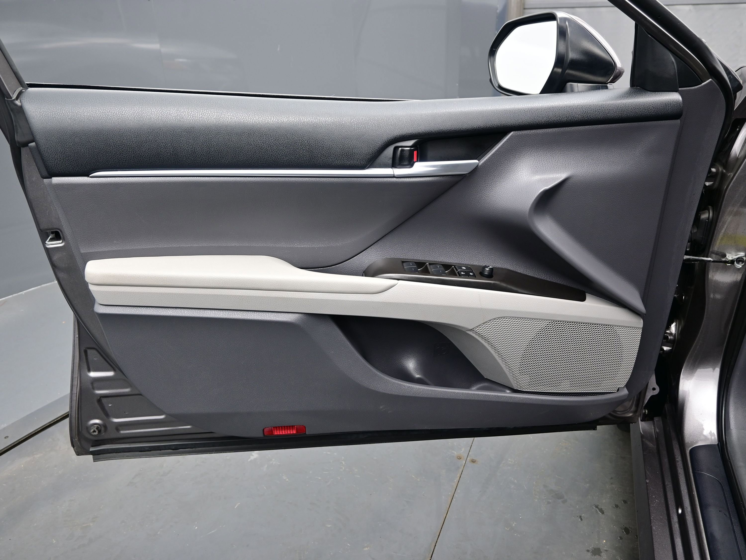 Used 2024 Toyota Camry LE image 9