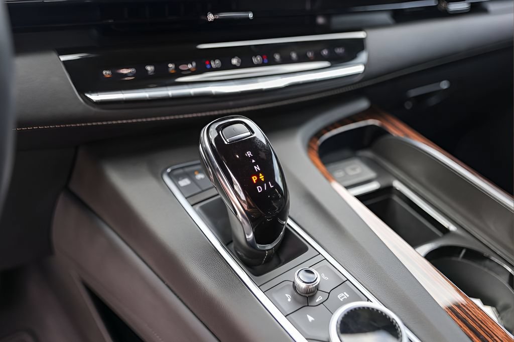 Certified 2024 Cadillac Escalade Premium Luxury w/ Performance Package AWD/4WD image 19