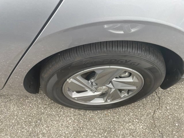 Certified 2025 Hyundai Elantra SE FWD image 4