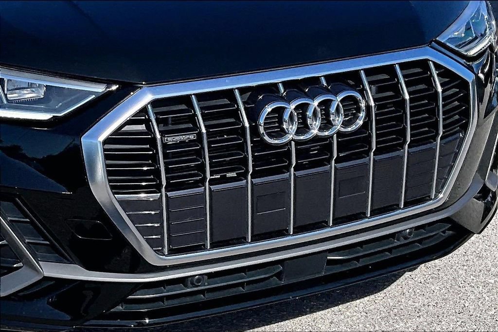 Certified 2025 Audi Q3 2.0T Premium w/ Convenience Package AWD/4WD image 11