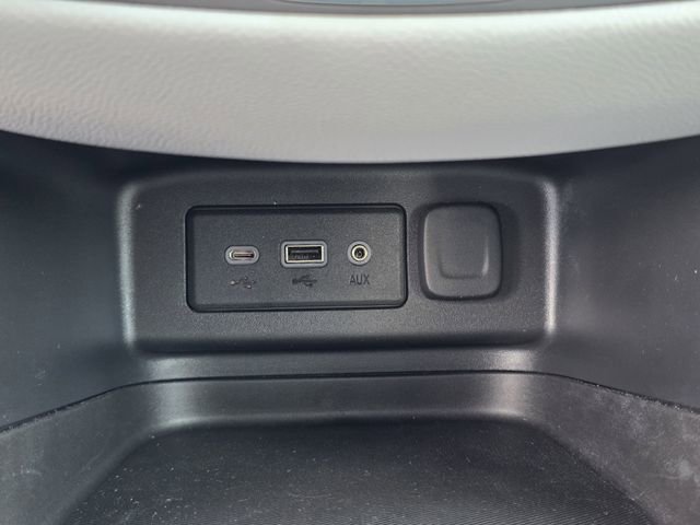 Used 2021 Chevrolet Equinox LS image 25