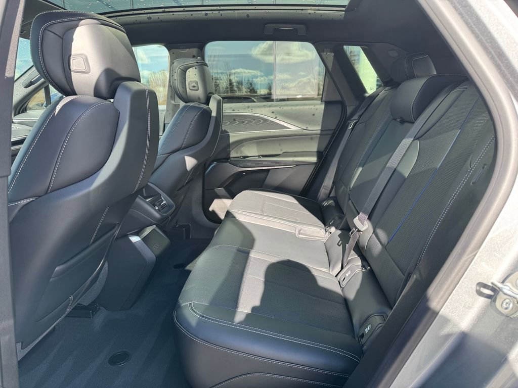 Used 2025 Cadillac Lyriq Sport image 46