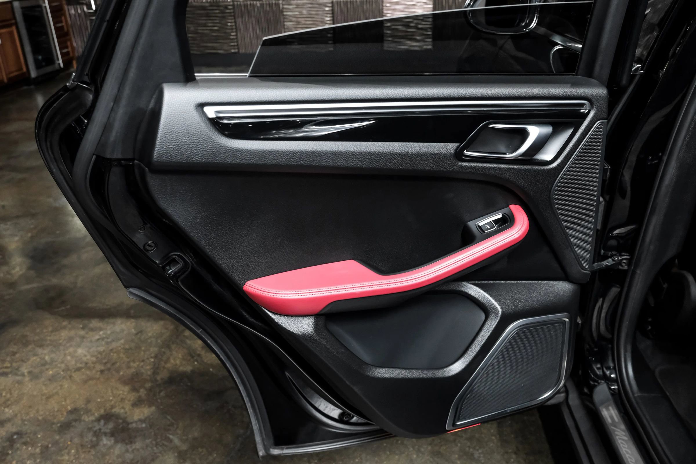 Used 2017 Porsche Macan S image 48