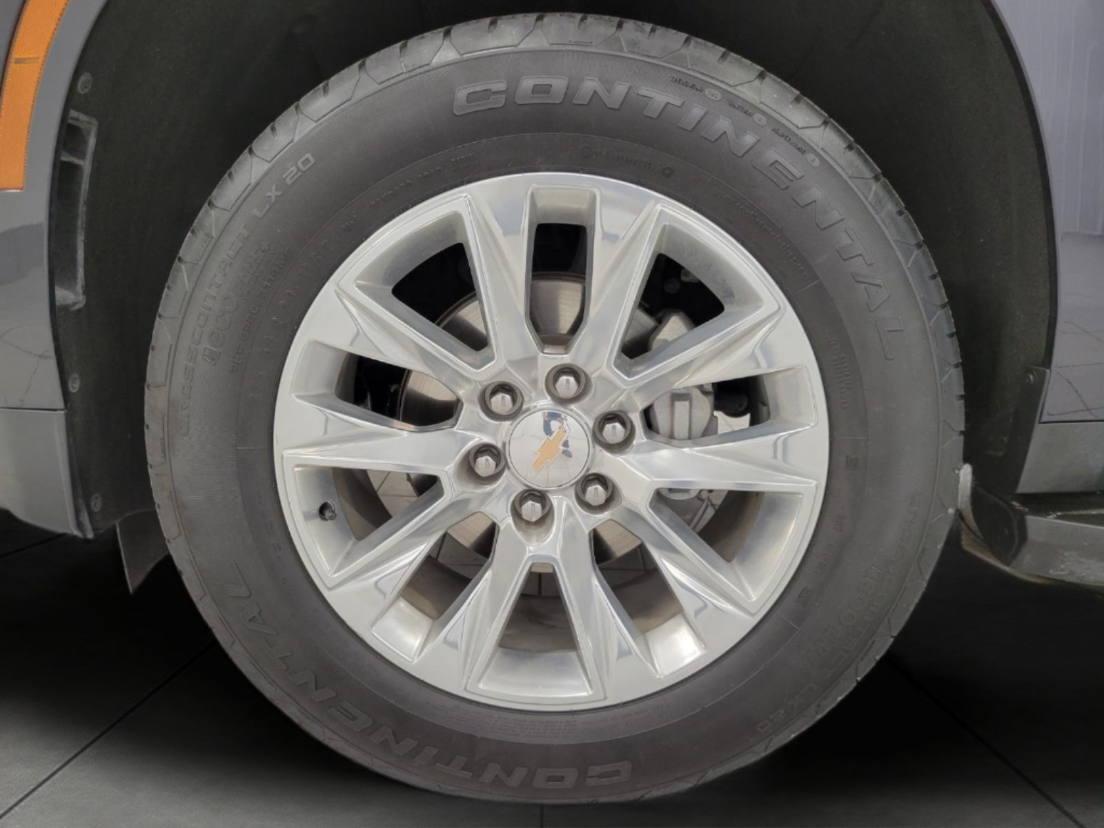 Used 2025 Chevrolet Suburban Premier AWD/4WD image 5