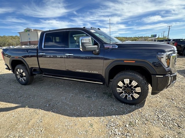 New 2026 GMC Sierra 2500 Denali w/ Denali Reserve Package image 2