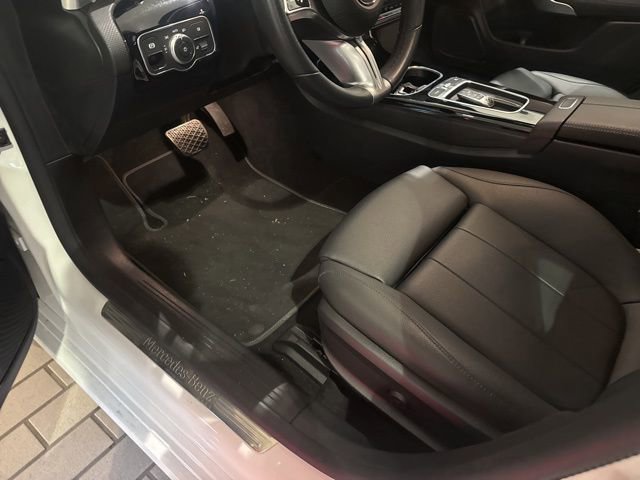 Used 2025 Mercedes-Benz CLA 250 image 3