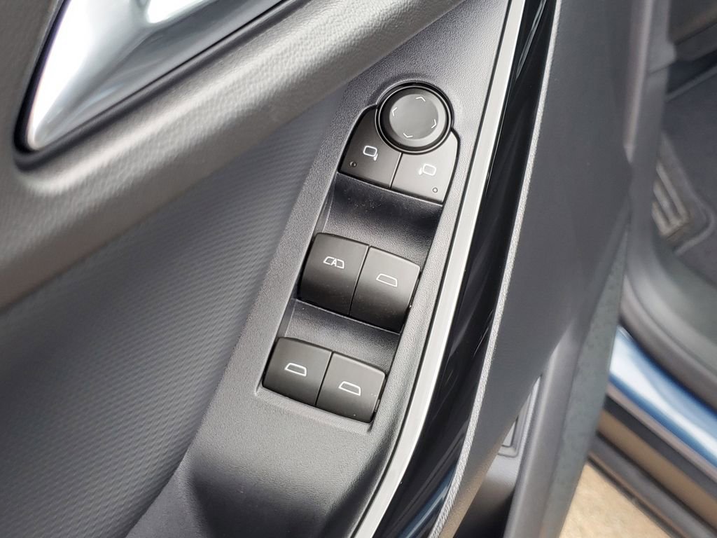 New 2026 Chevrolet Equinox LT w/ Convenience Package II FWD image 18