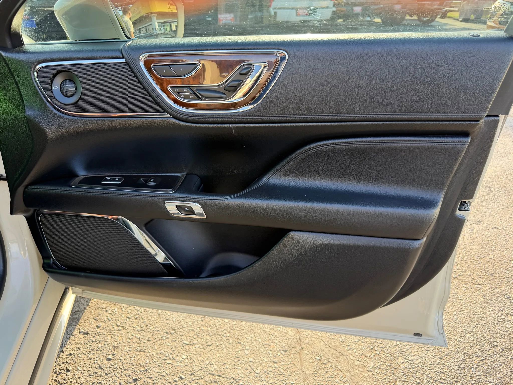 Used 2018 Lincoln Continental Reserve w/ Continental Climate Package FWD image 28