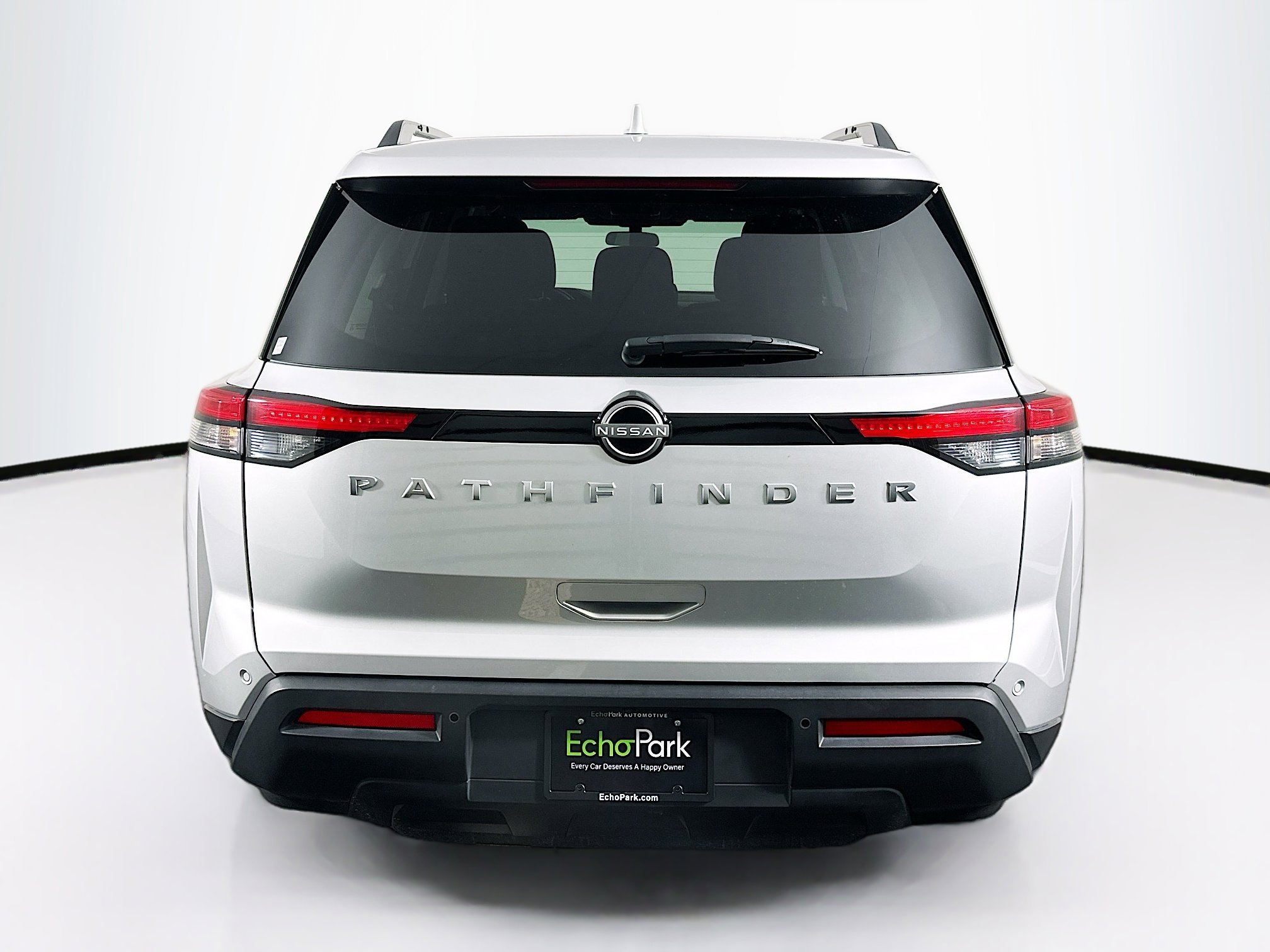 Used 2025 Nissan Pathfinder SV image 7