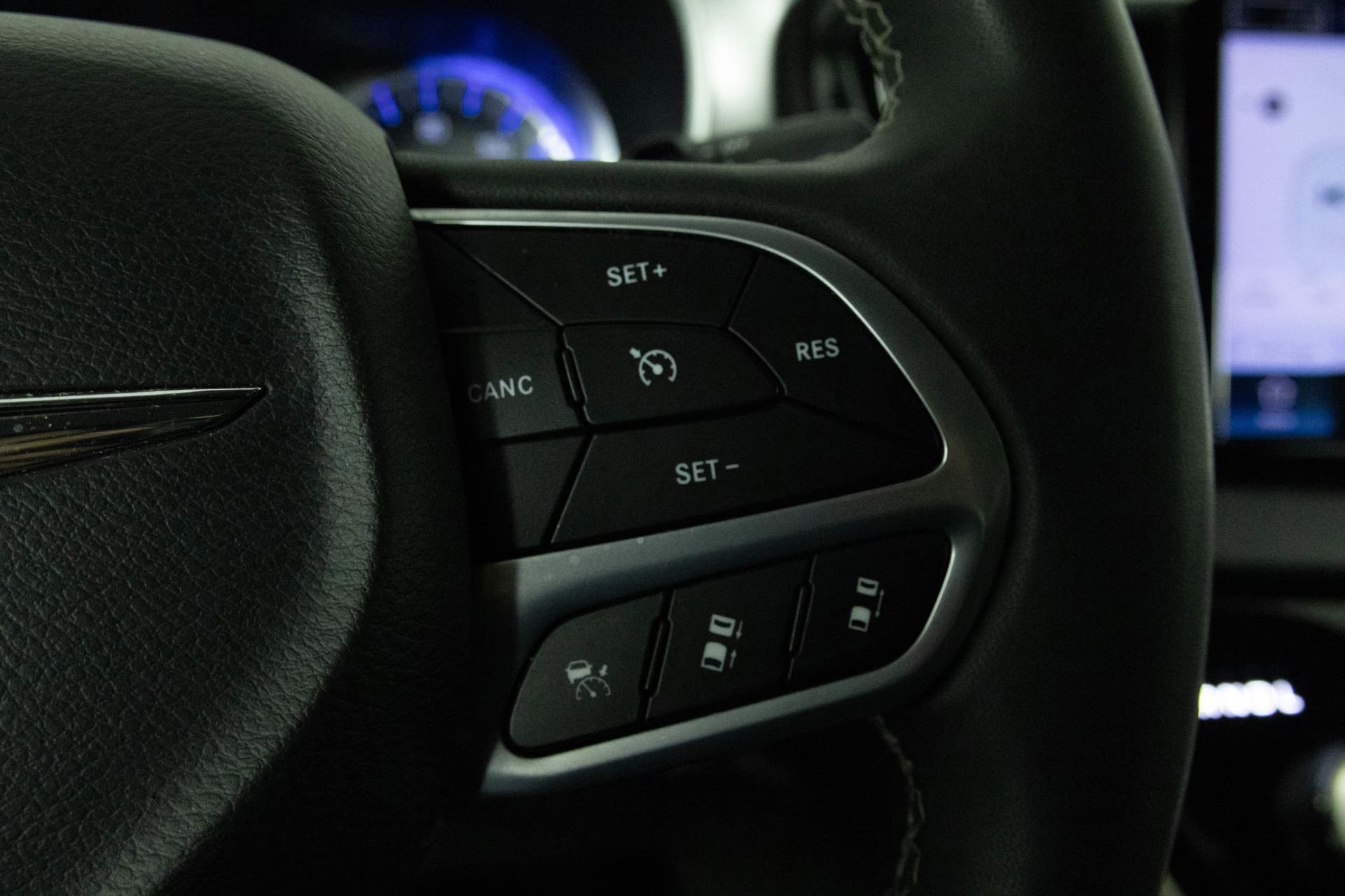 Used 2023 Chrysler Pacifica Touring-L image 27