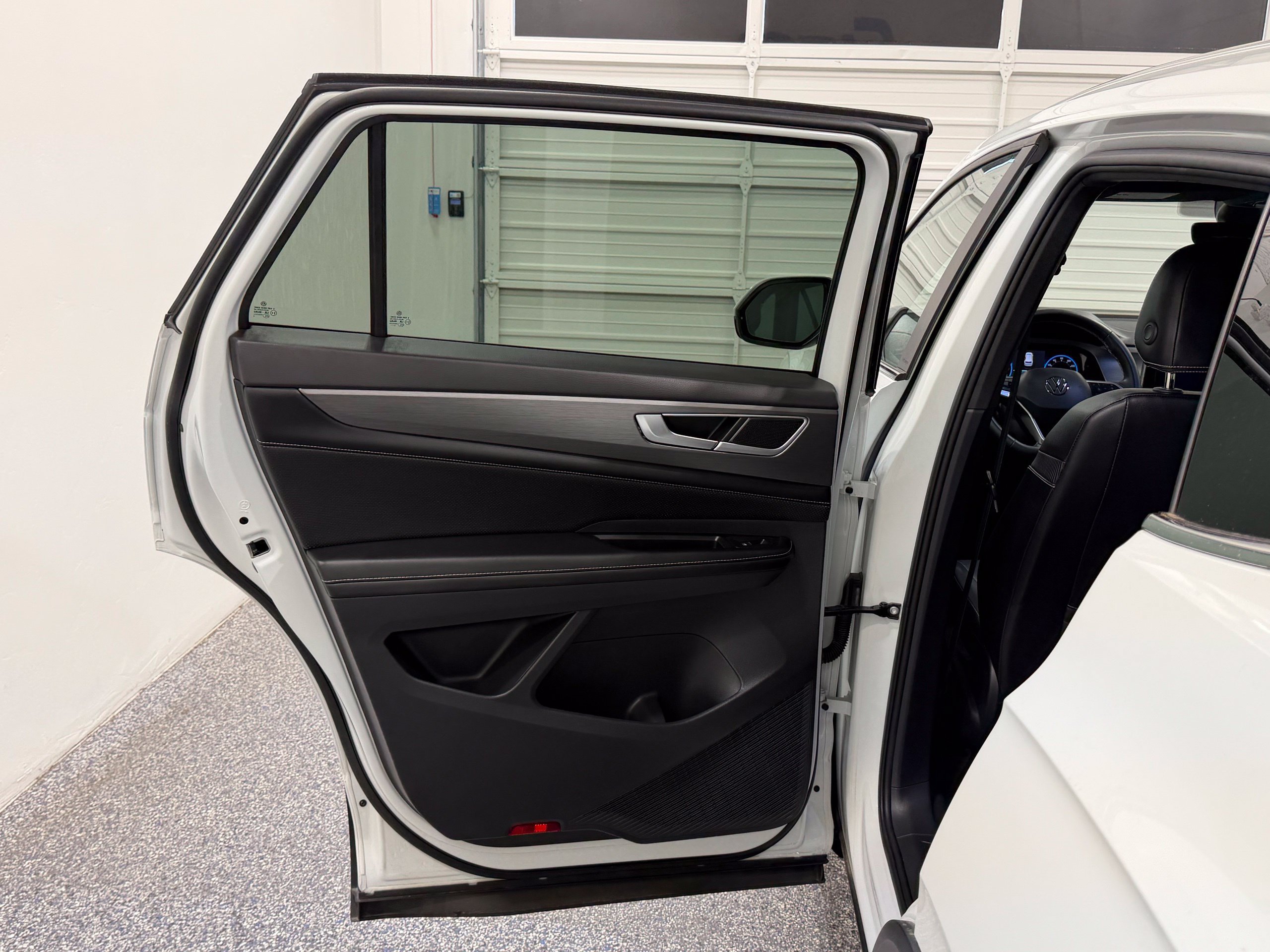 Certified 2024 Volkswagen Atlas Cross Sport SE FWD image 21