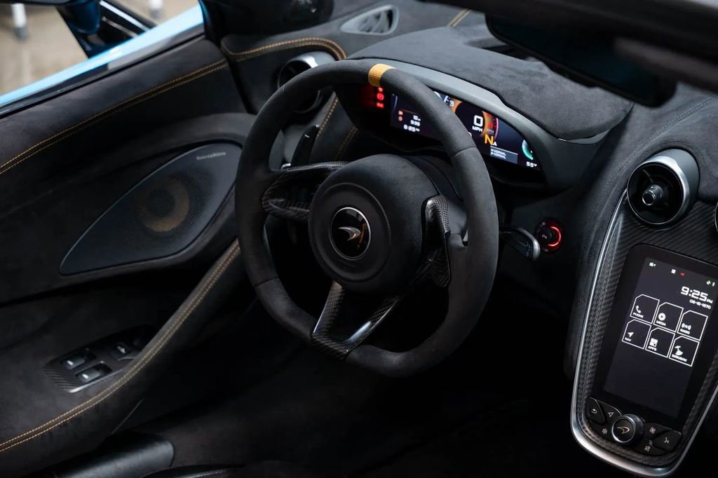 Used 2020 McLaren 600LT Spider image 29