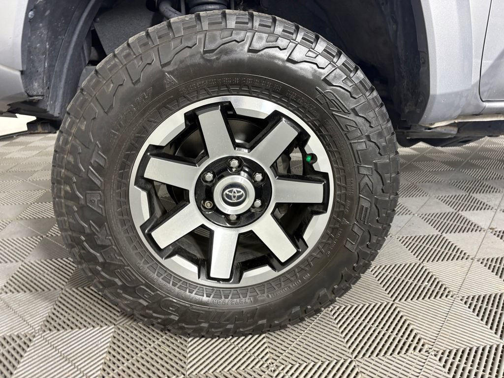 Used 2019 Toyota Tacoma TRD Sport w/ Technology Package AWD/4WD image 10