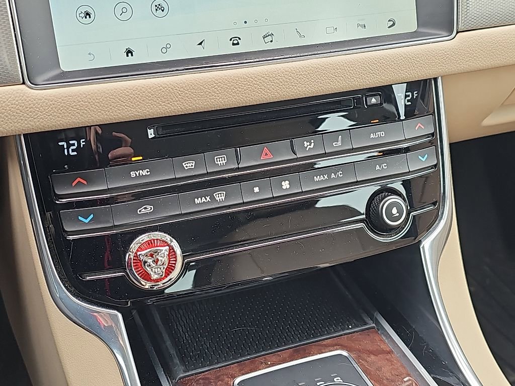 Used 2017 Jaguar XF Prestige AWD/4WD image 7