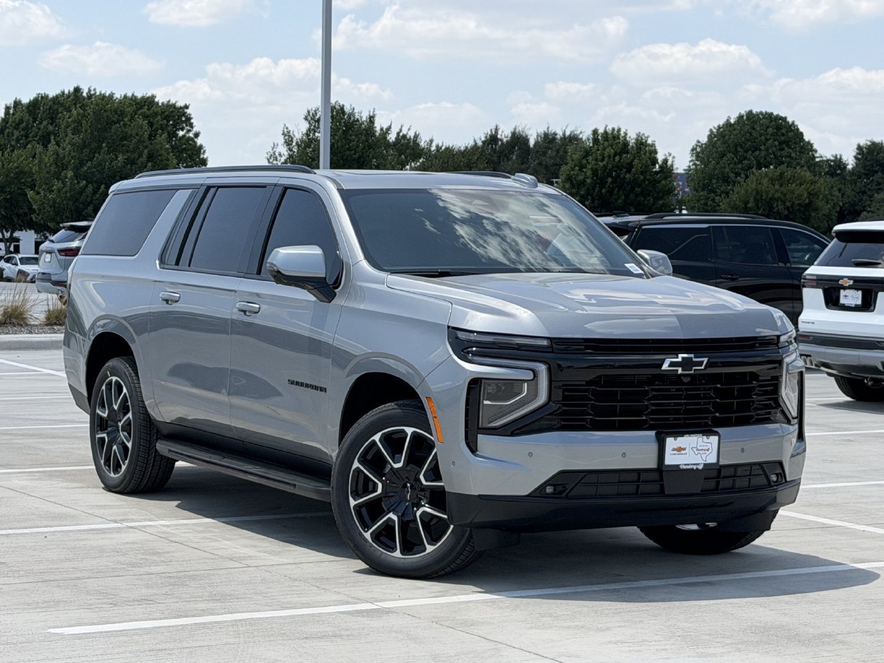 New 2026 Chevrolet Suburban RST w/ RST Capability Package AWD/4WD image 2