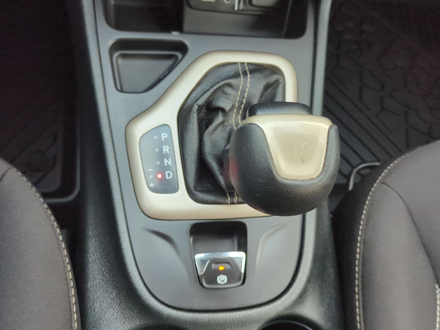 Used 2015 Jeep Cherokee Sport w/ Sport Appearance Group image 24