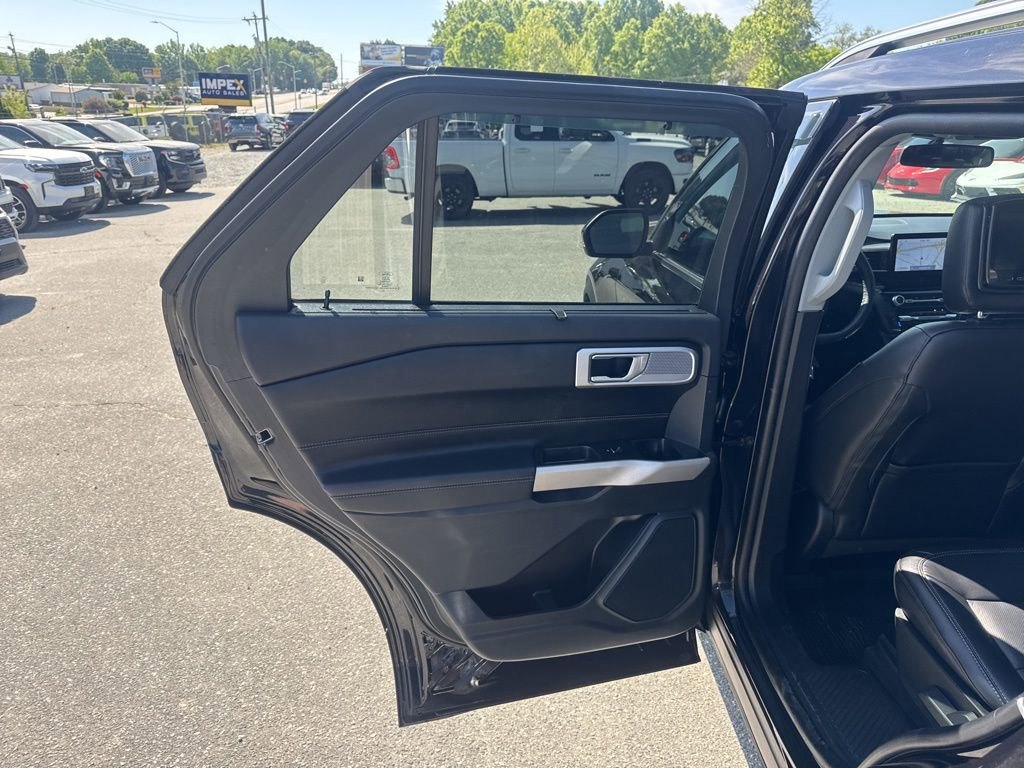 Used 2022 Ford Explorer Limited w/ Equipment Group 301A image 28