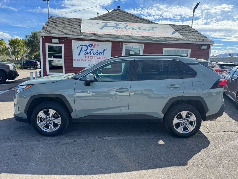 Used 2023 Toyota RAV4 XLE image 2