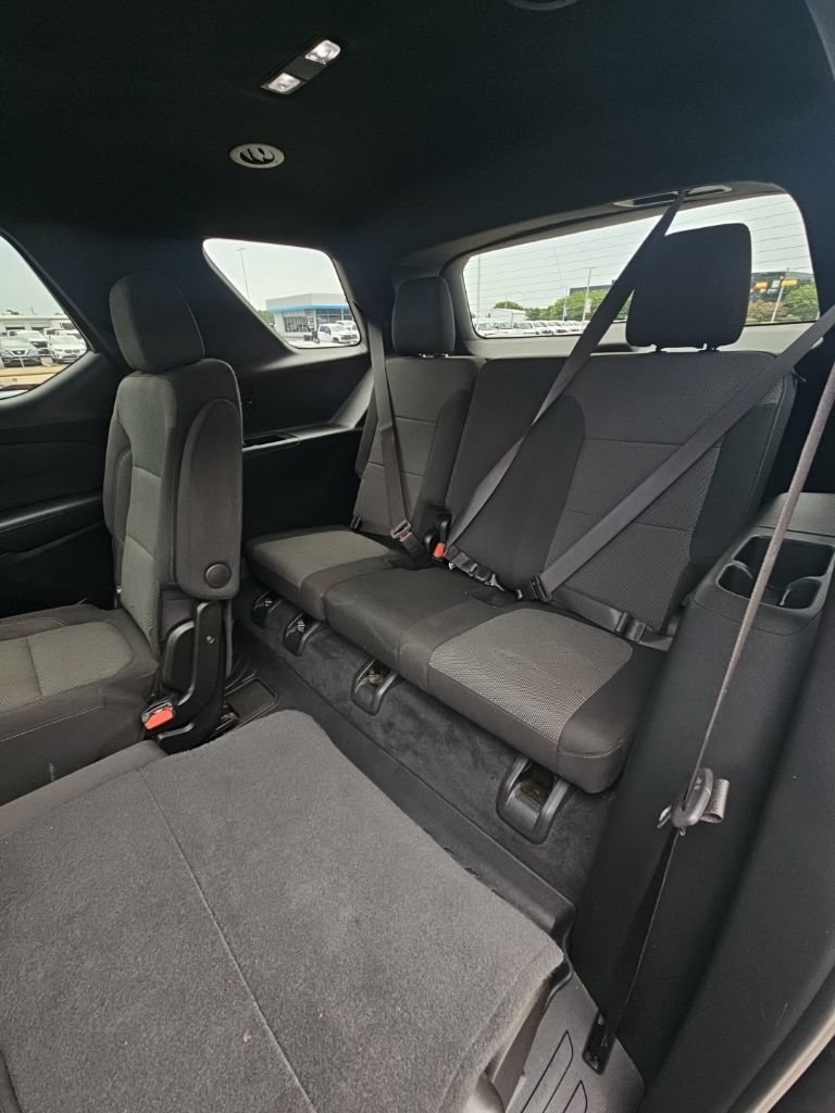 Used 2023 Chevrolet Traverse LT FWD image 23