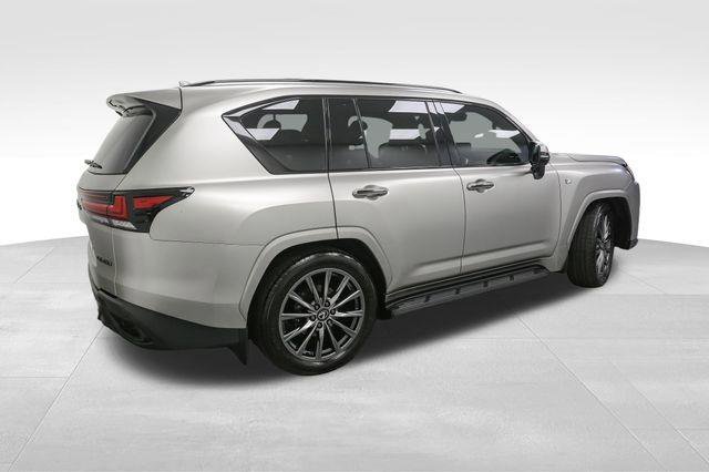 Used 2024 Lexus LX 600 F Sport image 8