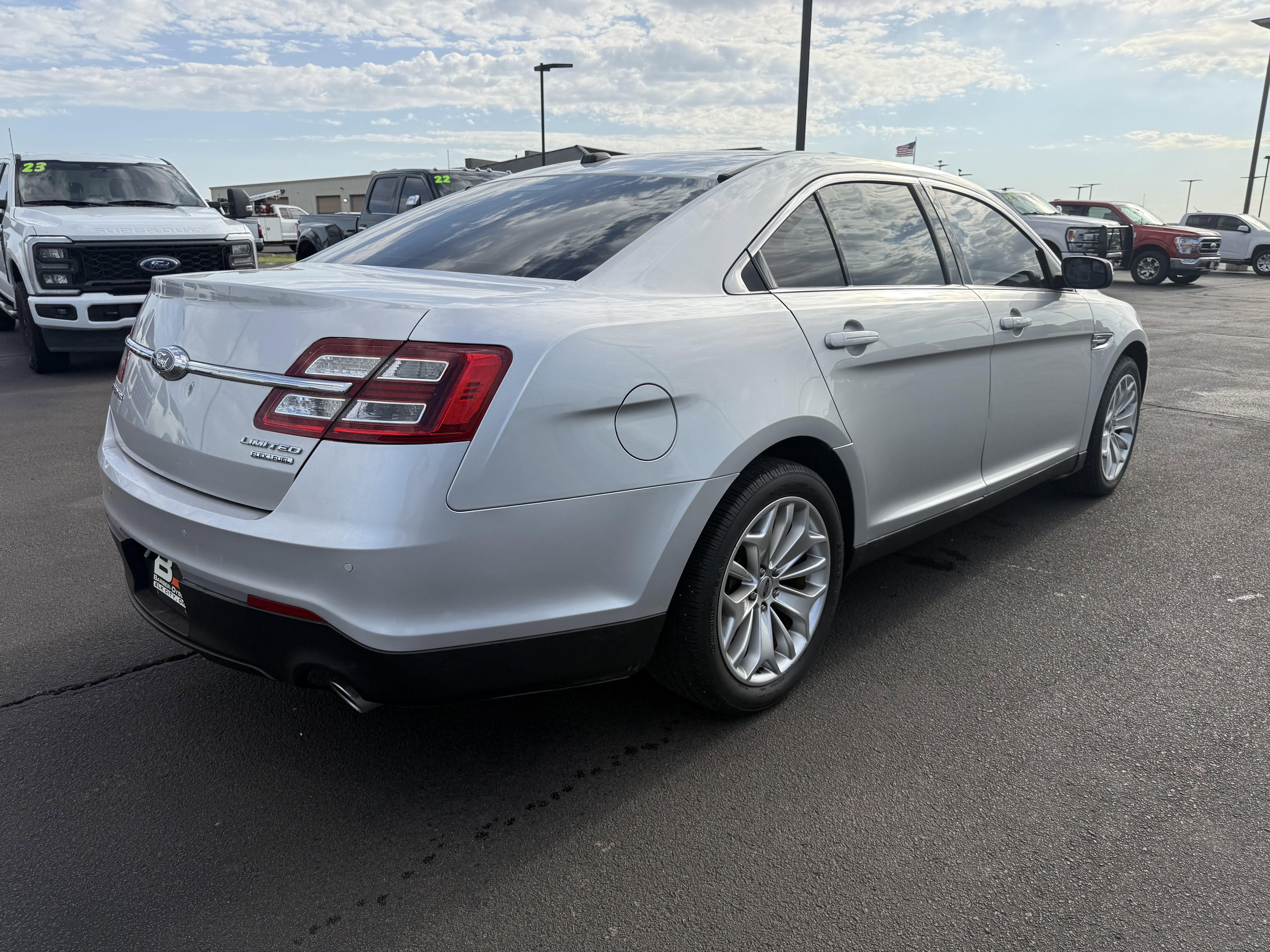 Used 2016 Ford Taurus Limited FWD image 3