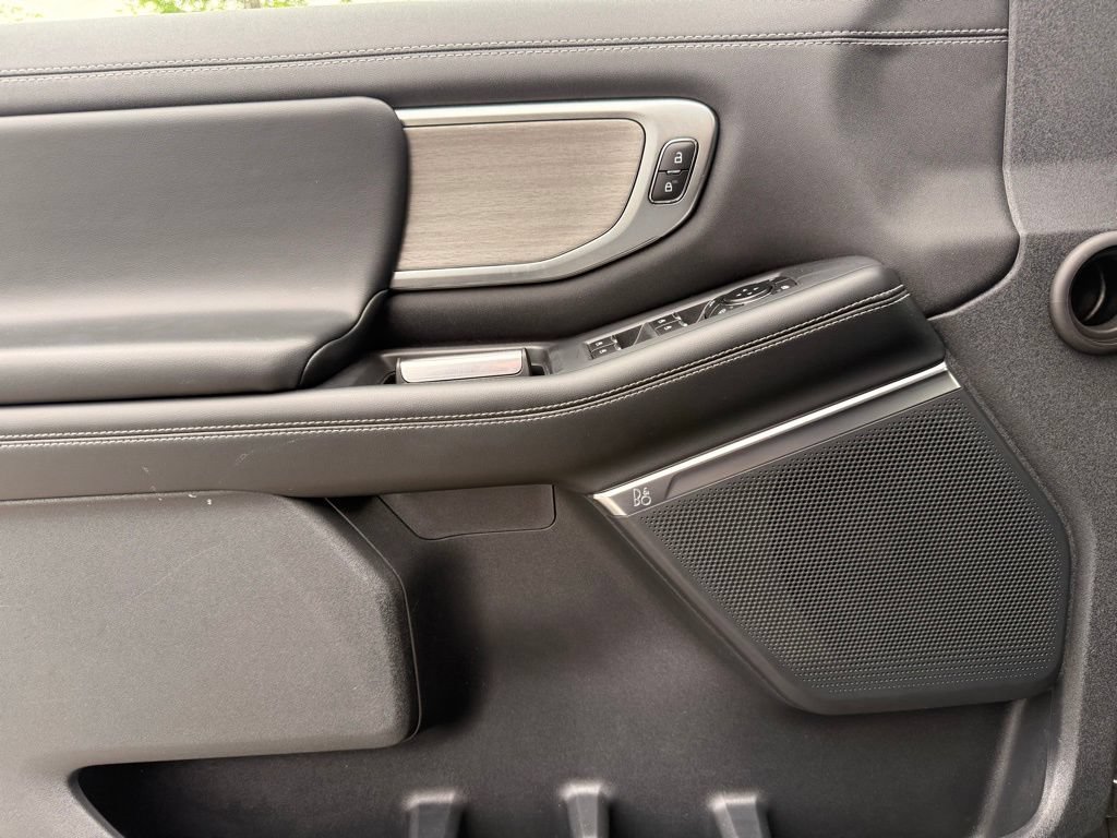 Used 2025 Ford Expedition Platinum AWD/4WD image 23