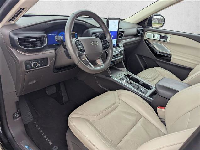 Used 2024 Ford Explorer Platinum w/ Technology Package image 9