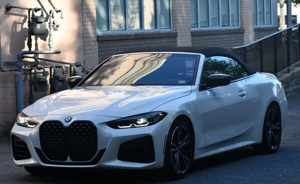 Used 2022 BMW M440i Convertible image 9